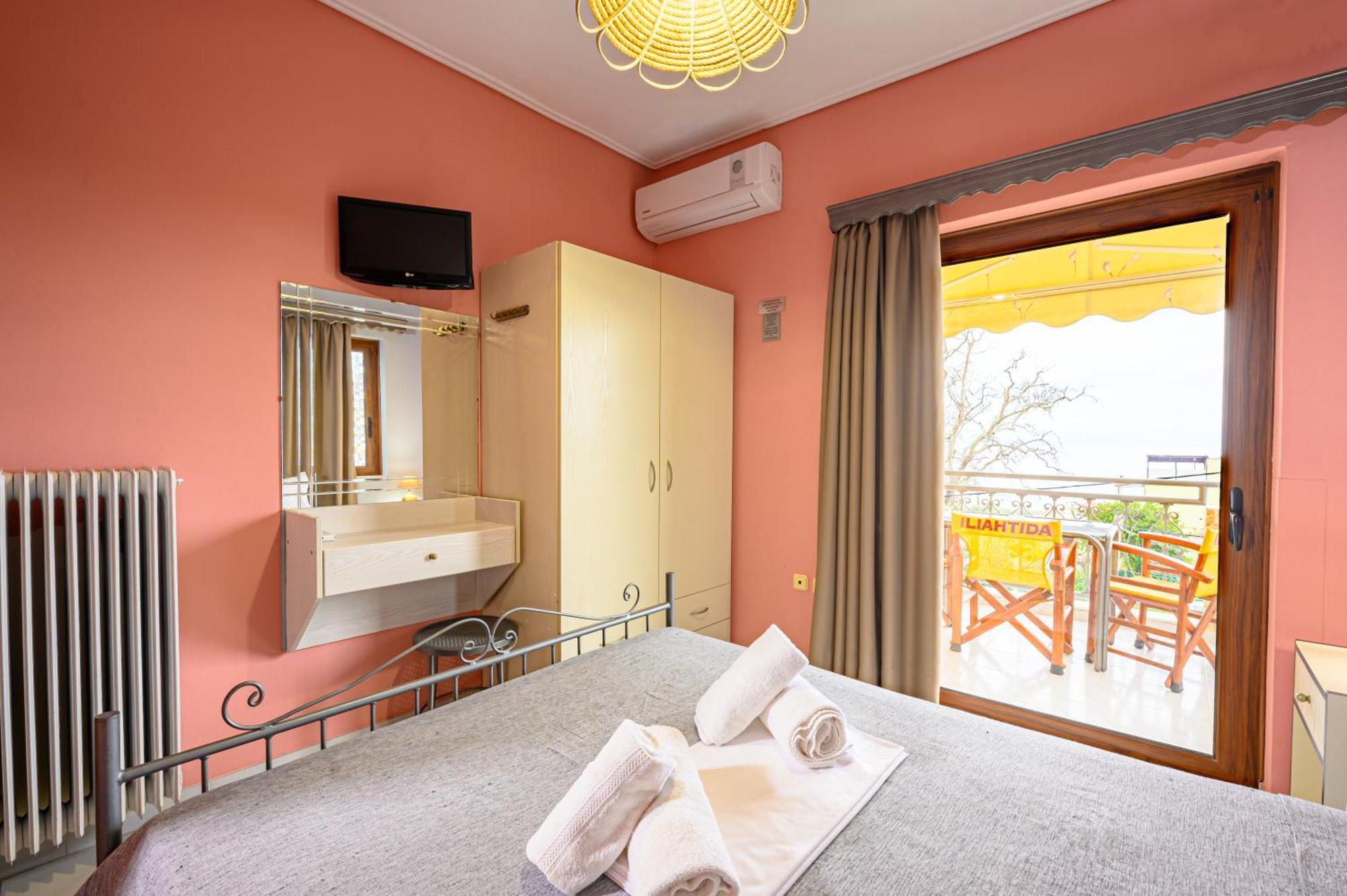 Iliahtida Apartments Roviész Kültér fotó